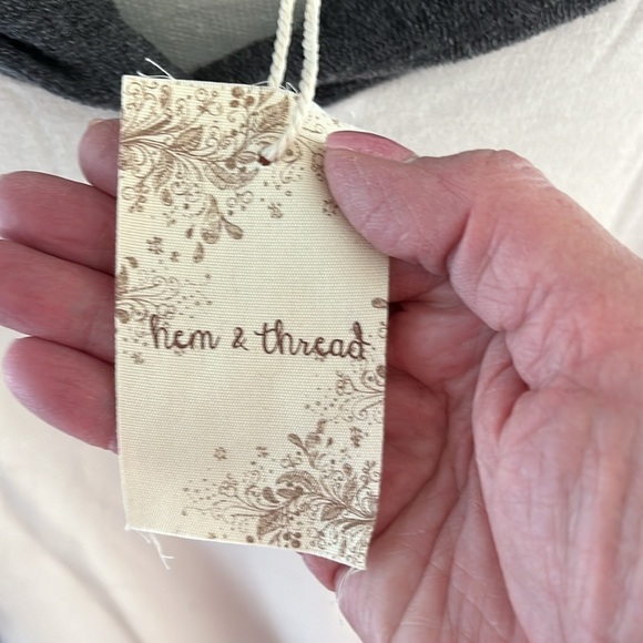 Hem & Thread Women’s Cream and Navy Blue Hoodie Size Medium NWT - Picture 3 of 9